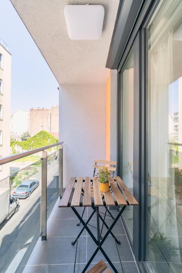 Corvin Apartment With Balcony And Ac Budapeste Exterior foto