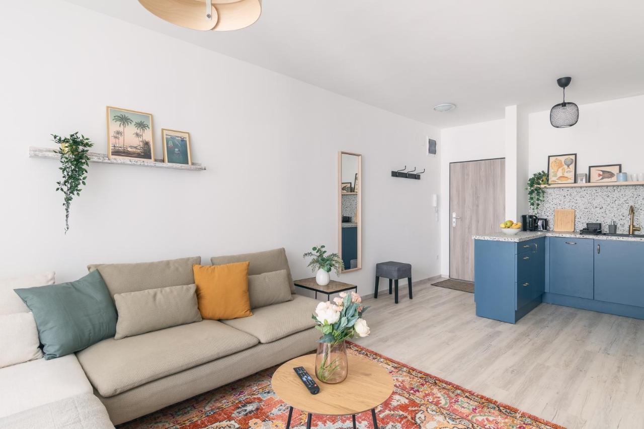 Corvin Apartment With Balcony And Ac Budapeste Exterior foto