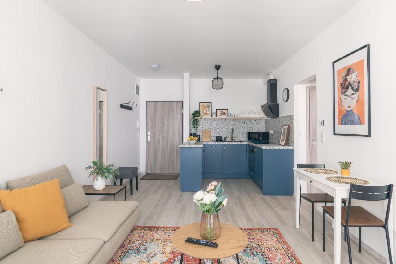Corvin Apartment With Balcony And Ac Budapeste Exterior foto