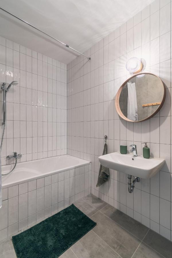 Corvin Apartment With Balcony And Ac Budapeste Exterior foto