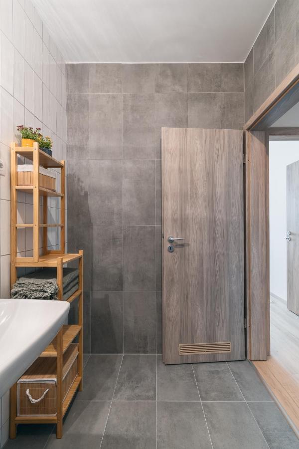Corvin Apartment With Balcony And Ac Budapeste Exterior foto