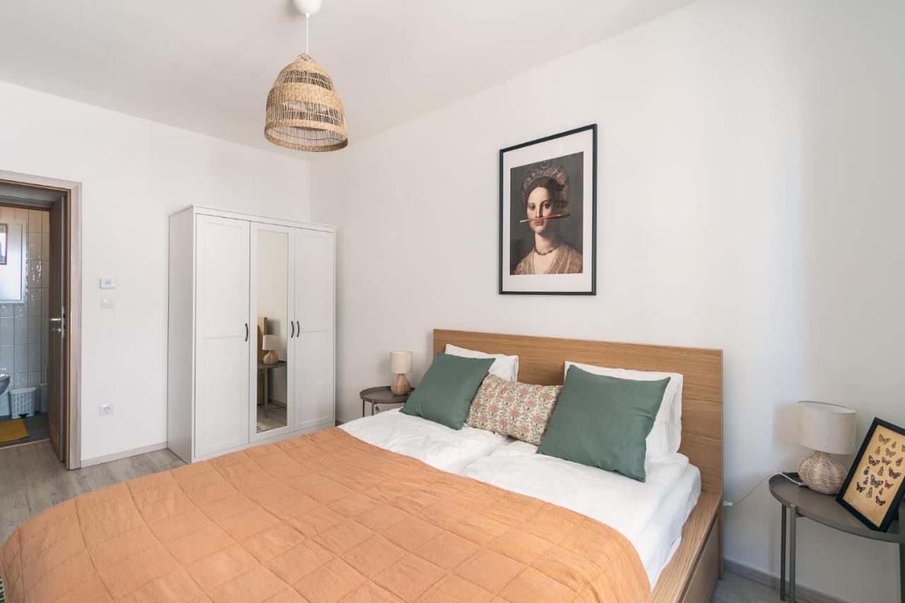 Corvin Apartment With Balcony And Ac Budapeste Exterior foto