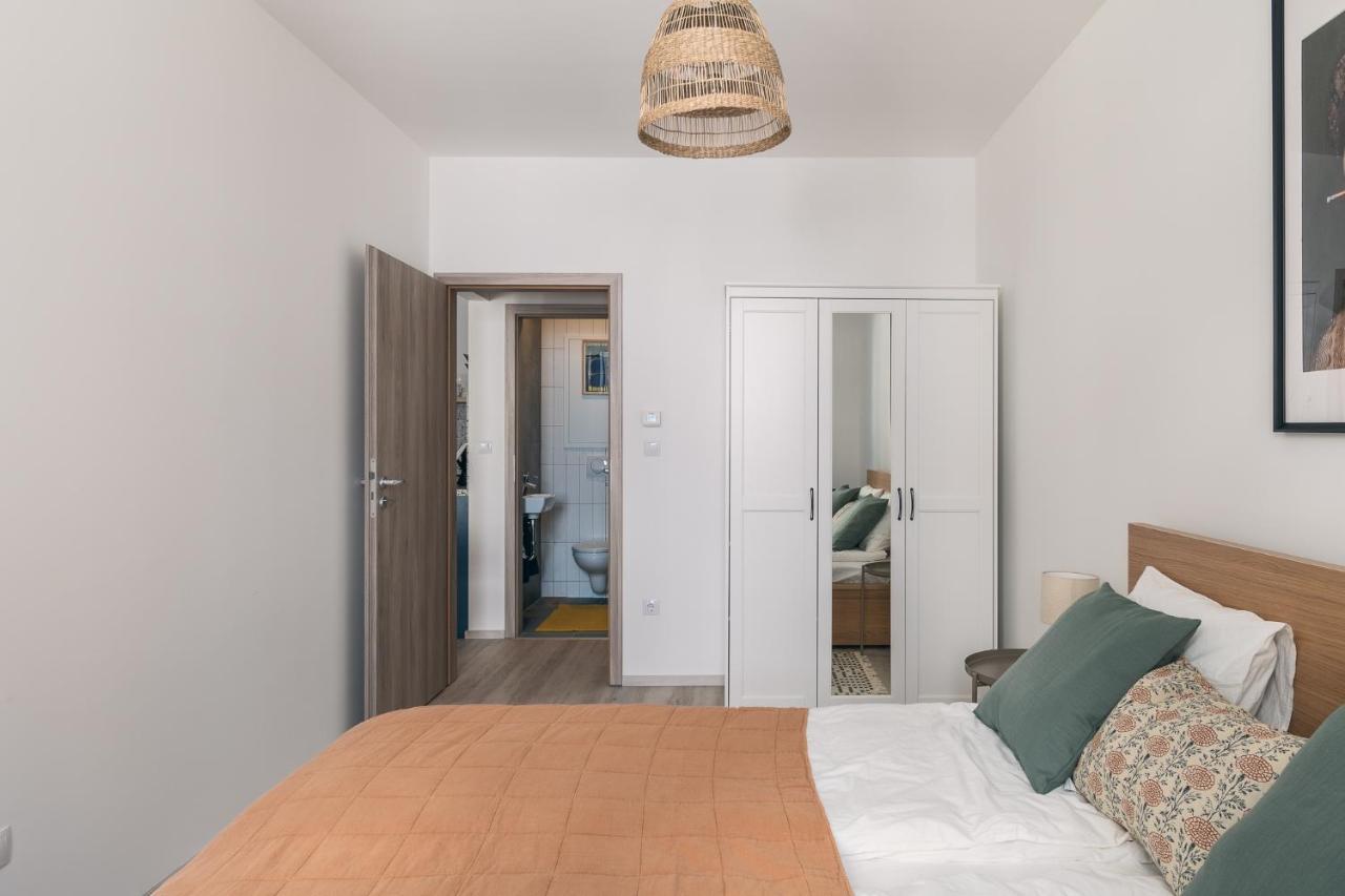 Corvin Apartment With Balcony And Ac Budapeste Exterior foto
