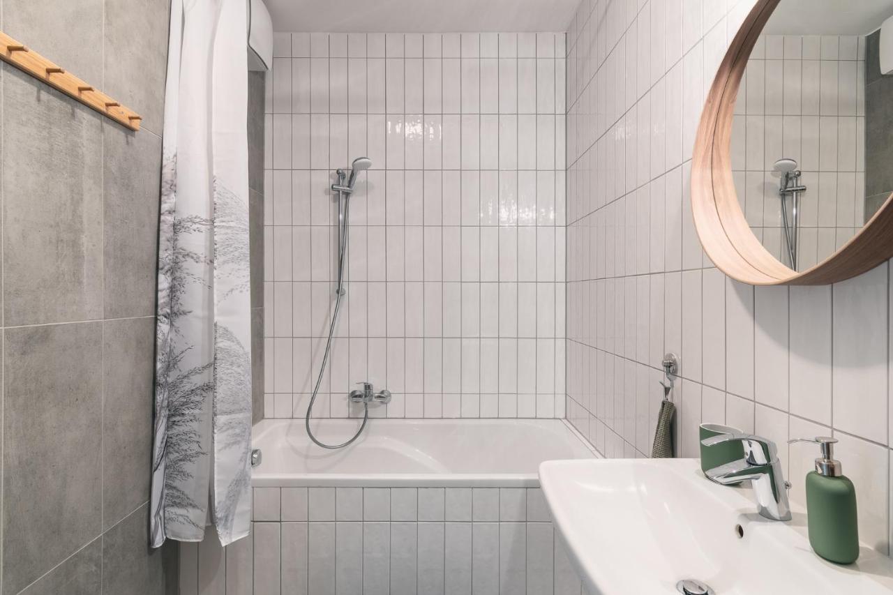 Corvin Apartment With Balcony And Ac Budapeste Exterior foto