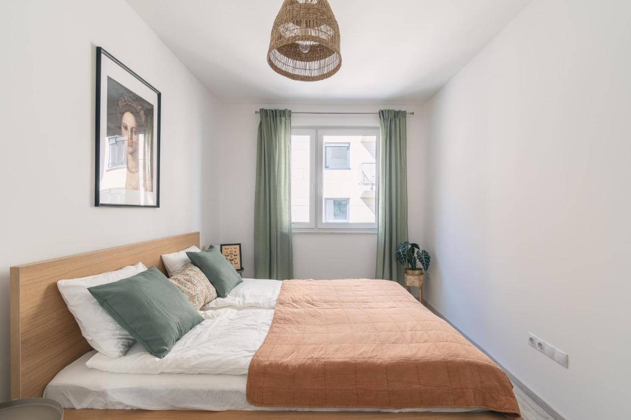Corvin Apartment With Balcony And Ac Budapeste Exterior foto