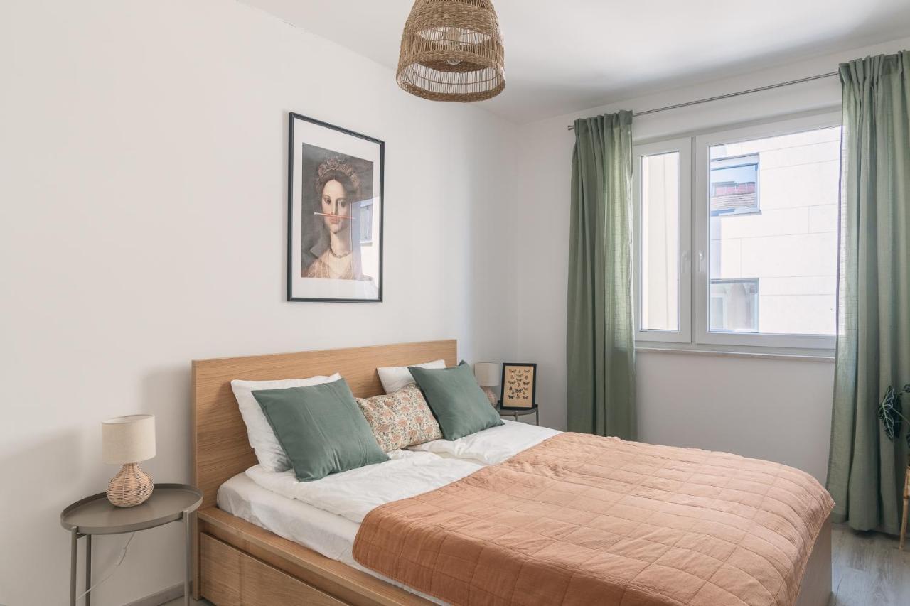 Corvin Apartment With Balcony And Ac Budapeste Exterior foto