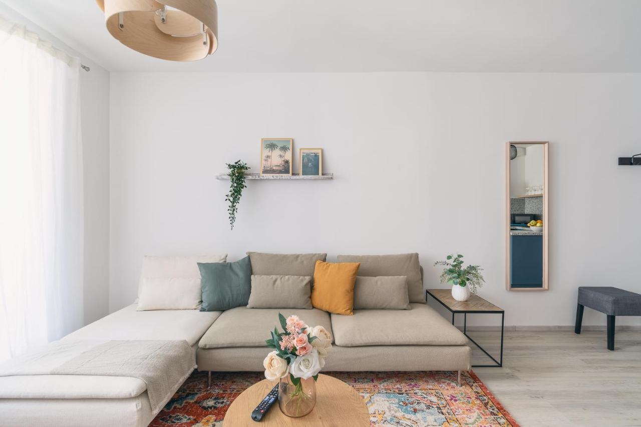 Corvin Apartment With Balcony And Ac Budapeste Exterior foto